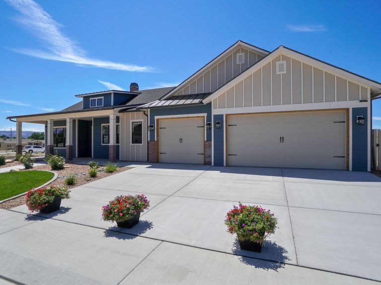 Why Residential Garage Door Repair is a Job for the Experts