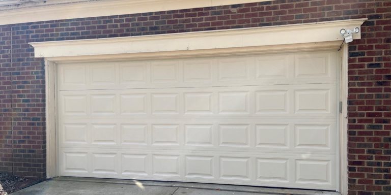 Signs You Need Garage Door Replacement Services