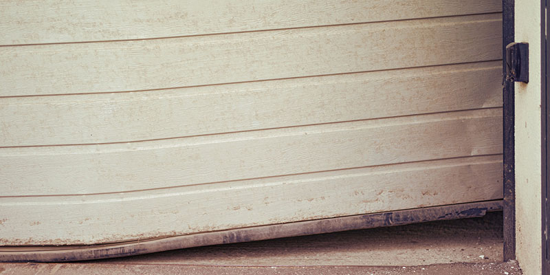 Signs You Need Garage Door Replacement Services