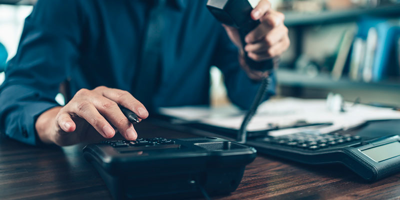 When to Call an Expert for Garage Door Repair