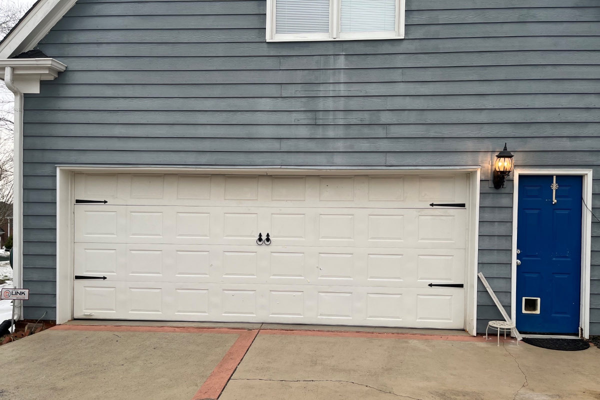 Garage Door Contractor in Mooresville, North Carolina