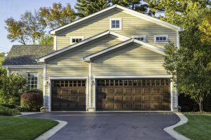 Upgrading Your Garage? Things to Look for When Purchasing Overhead Doors