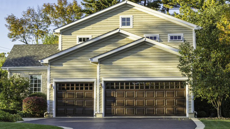 Upgrading Your Garage? Things to Look for When Purchasing Overhead Doors